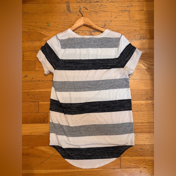 Market & Spruce Heathered Gray Top - Picture 3 of 4